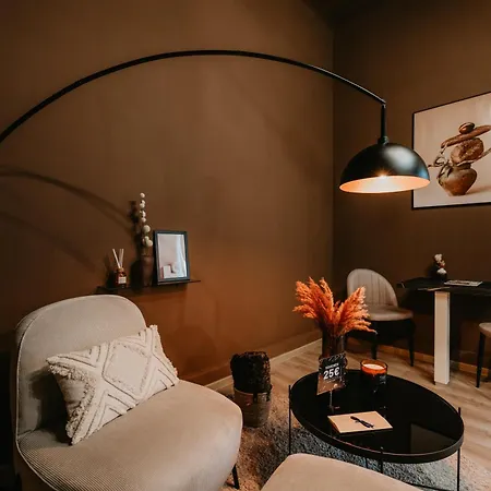 Llr Design - Sepia Toffee Im Zentrum Von 아파트 *